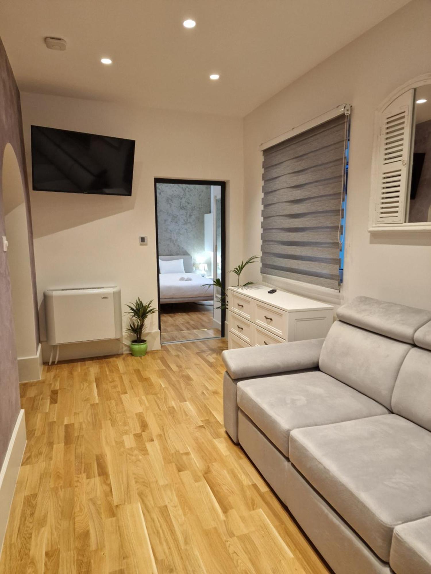 Rokebea Luxury Apartment Brasov Luaran gambar